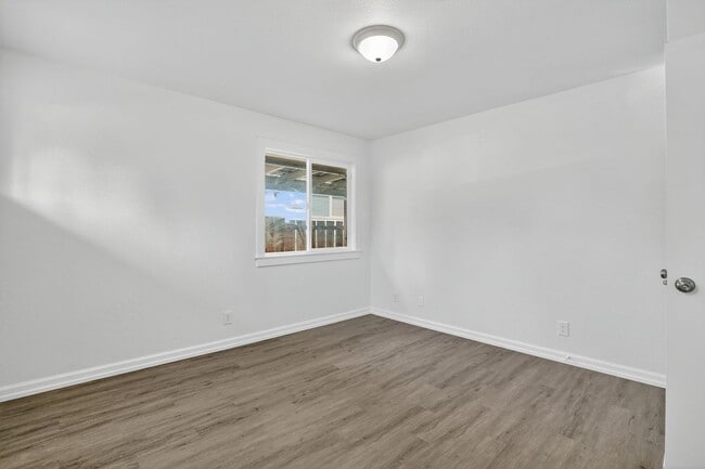 Building Photo - 4 bedroom: Single Level SE Portland Home