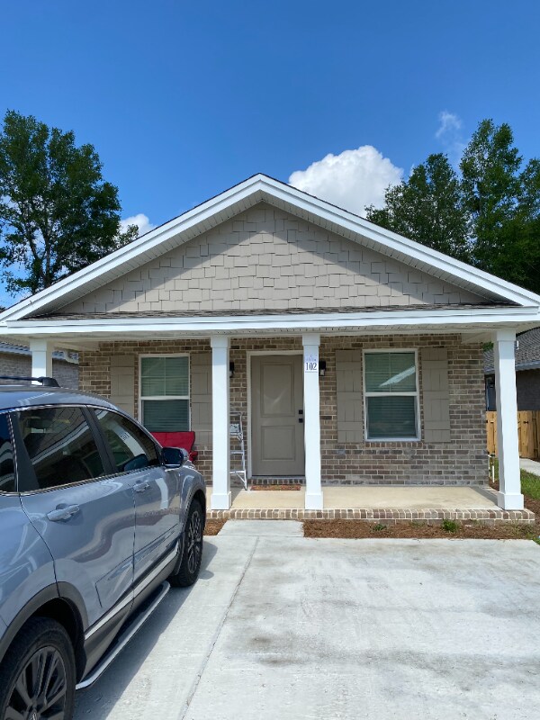 Building Photo - 102 Lois Pl