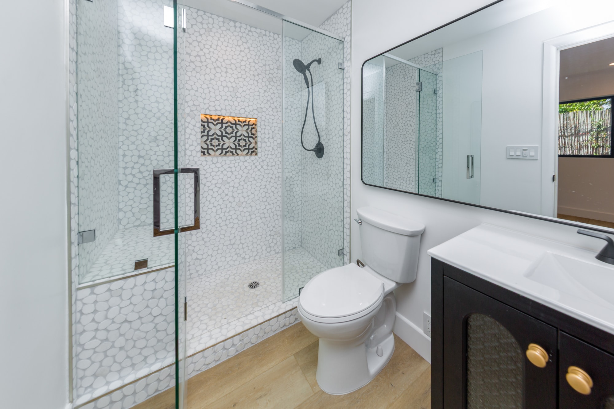 Building Photo - 854 S Sycamore Ave