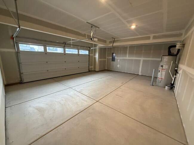 Building Photo - Brand New Stunning 5 Bed/3 Bath Home - Steven's Ranch