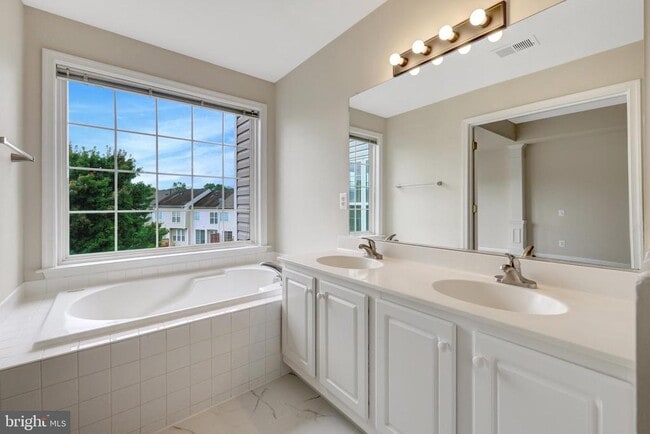 Building Photo - 43787 Tattinger Terrace