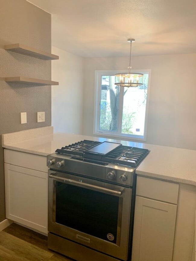 Building Photo - Inviting 2BR Gem with Balcony Views in For...