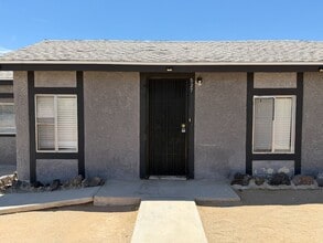 Building Photo - 527 W Wilson Ave