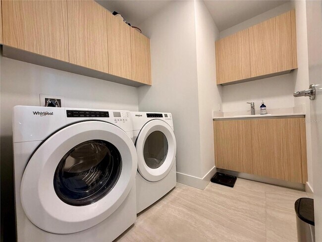 Building Photo - 301 Quay Cmn