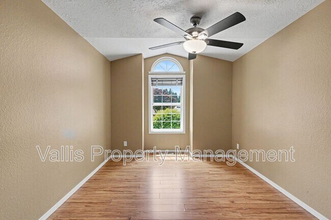 Building Photo - 1075 Mildred Ln SE