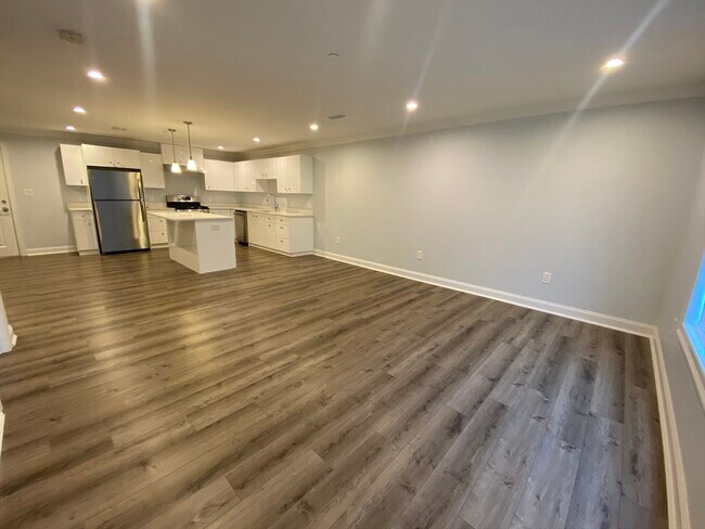 Building Photo - 918 Providence Hwy