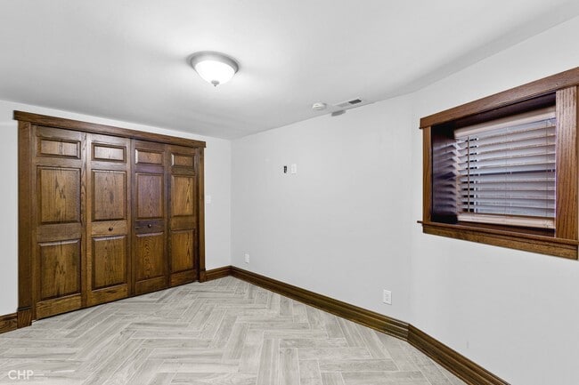 Building Photo - 5859 N Magnolia Ave