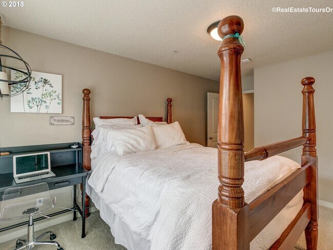 Building Photo - Amazing Location in NW Portland! Gorgeous 2 BD Townhome in Arbor Parc!