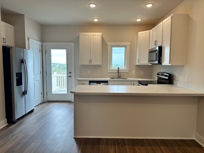 Building Photo - The Hills Townhomes 501-510