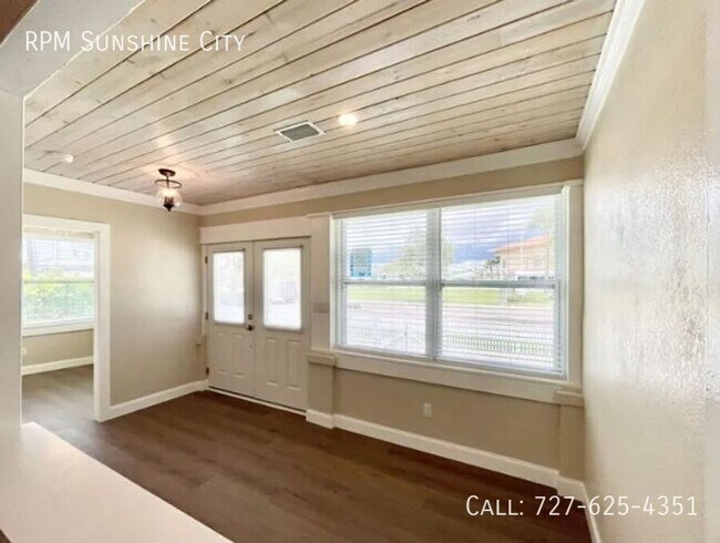 Building Photo - 7700 Boca Ciega Dr