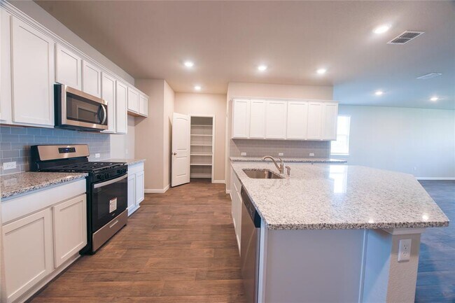 Building Photo - 106 Deep Eddy Cv