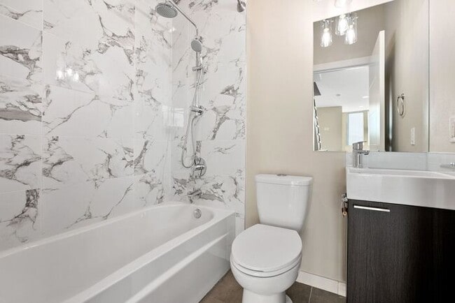 Building Photo - Elegant Mt. Baker End Unit Townhome with AIR CONDITIONING