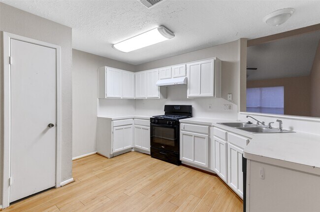 Building Photo - 2423 Spring Dusk Ln