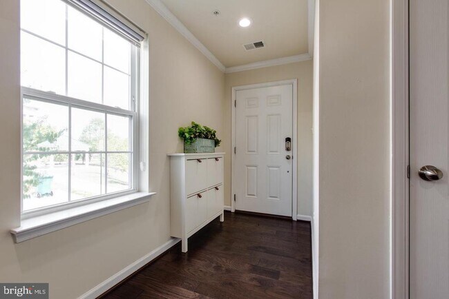 Primary Photo - 7201 Thackley Way