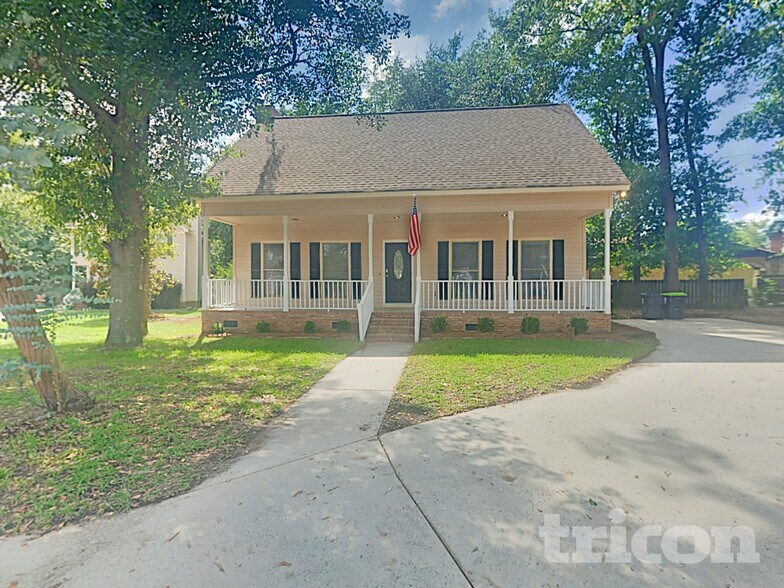Building Photo - 242 Chisolm Cir