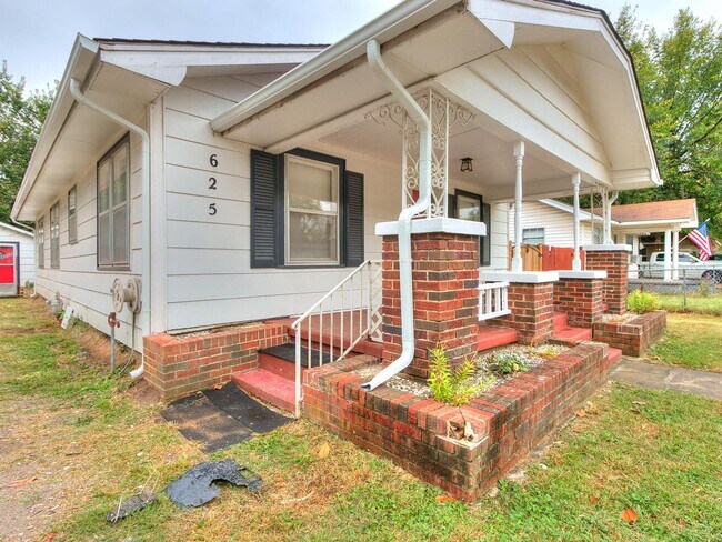 Building Photo - 3 Bedroom 1 Bath home in Shawnee!