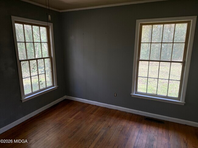 Building Photo - 942 Dogwood Cir