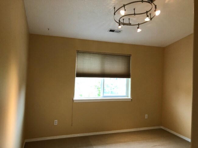 Building Photo - 7503 NE 61st Way