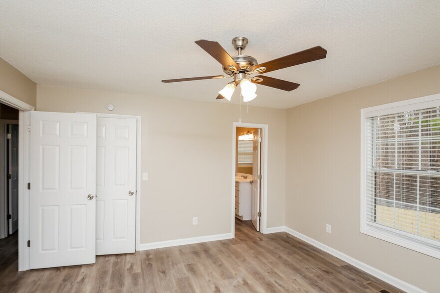 Building Photo - 428 Ivy Crest Dr