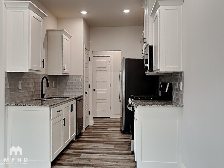 Building Photo - 1041 Pebble Pass