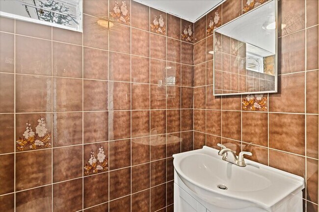 Building Photo - 116 Barclay Dr