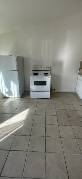 Building Photo - 1124 Laurel Ave