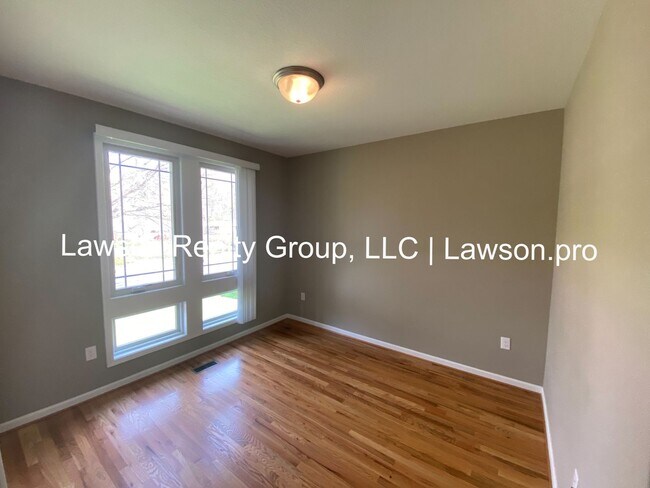 Building Photo - Craftsman Style One Level Living in Southw...