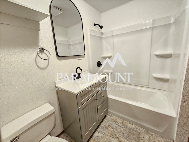 Building Photo - 3 Bedroom 2 Bath Oasis in Port Orchard!