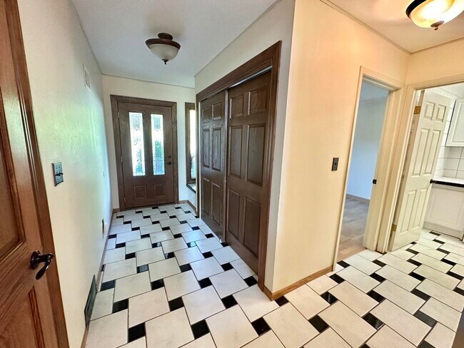 Building Photo - 12930 N Colony Dr