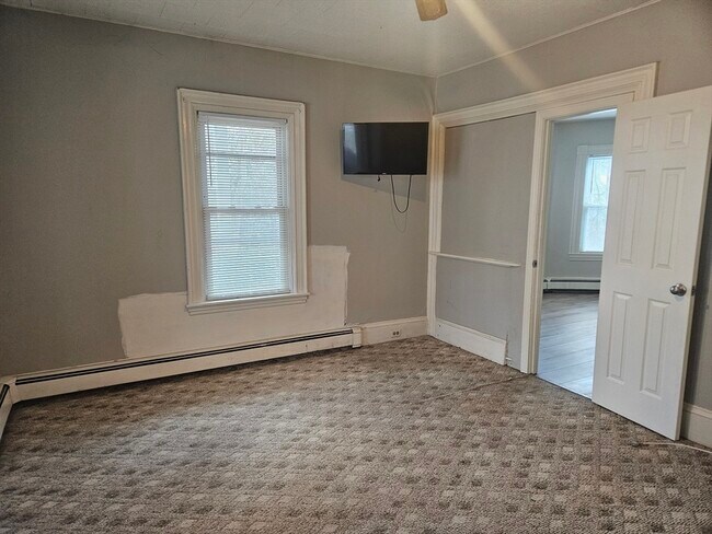 Building Photo - 110 W Main St