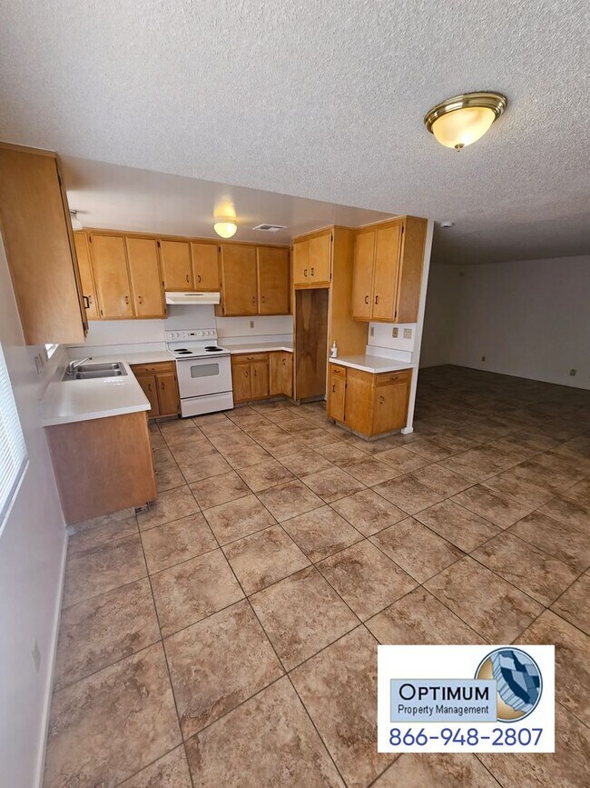 Building Photo - 15740 Serrano Rd