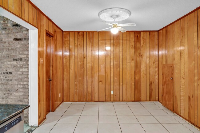 Building Photo - 3532 Spring Hill Ave