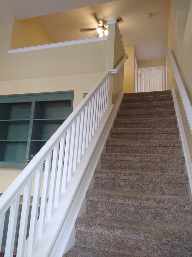 Building Photo - HUGE 3 Bedroom 3 Bath Home in Gated Community