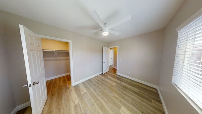 Building Photo - 7BD/4BA, Two Kitchens!