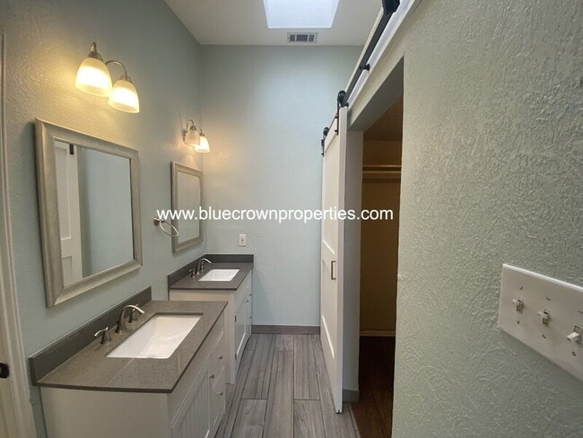 Building Photo - 2702 Stonecreek Pl