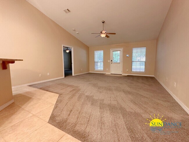 Building Photo - Gorgeous 3-Bedroom Home in Tranquil Navarre Neighborhood!