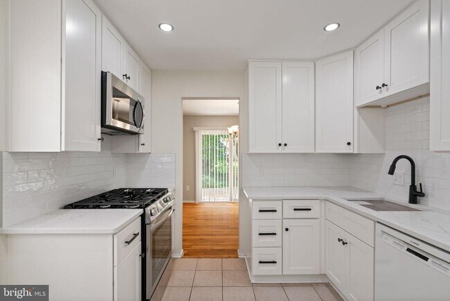 Building Photo - 8341 Carnegie Dr