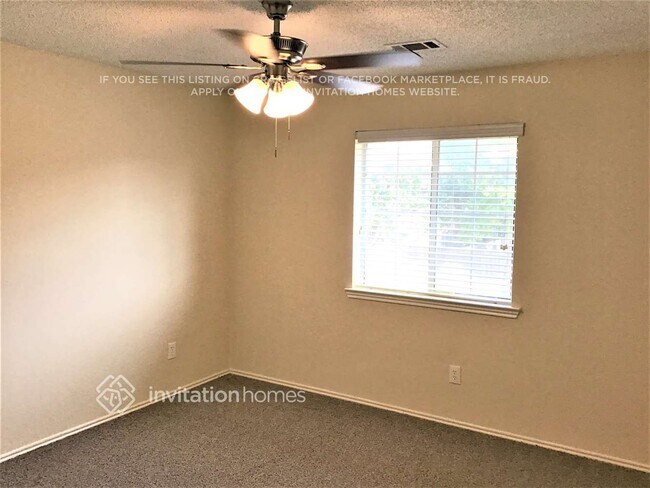 Building Photo - 8013 Yacht Club Dr