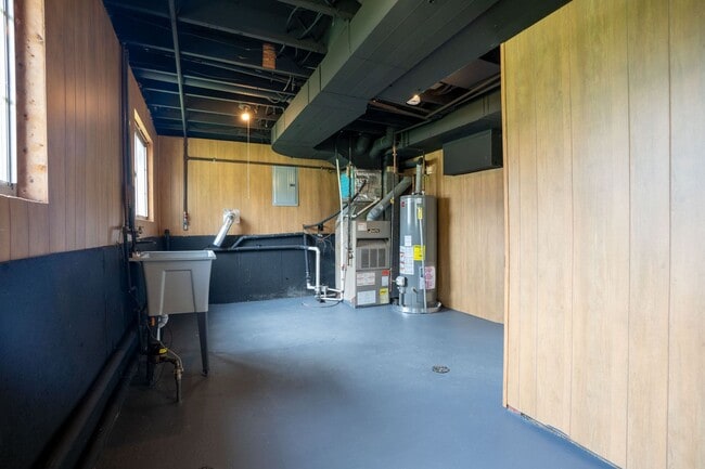 Building Photo - Must see FOUR bedroom Trilevel home
