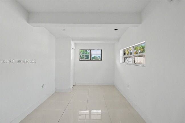 Building Photo - 10710 SW 43rd Ln