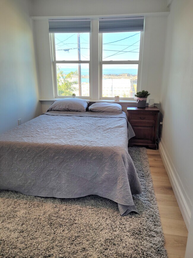 Building Photo - 2216 Grand Ave