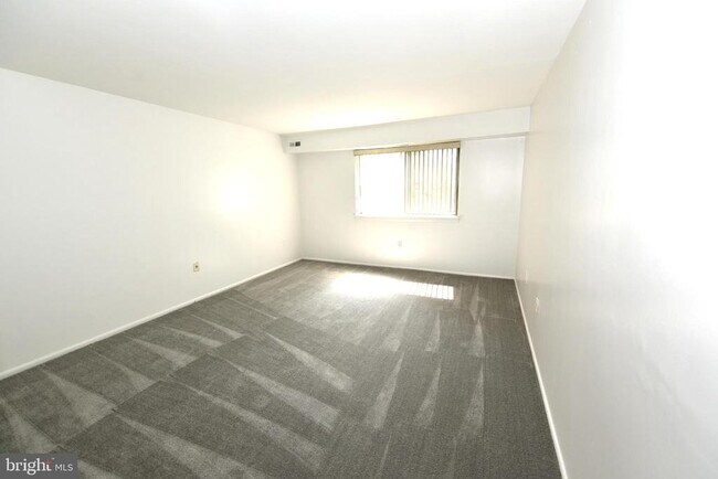 Building Photo - 11326 Cherry Hill Rd
