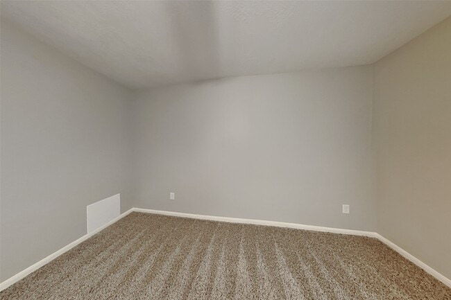 Building Photo - 20750 Pine Rain Ct