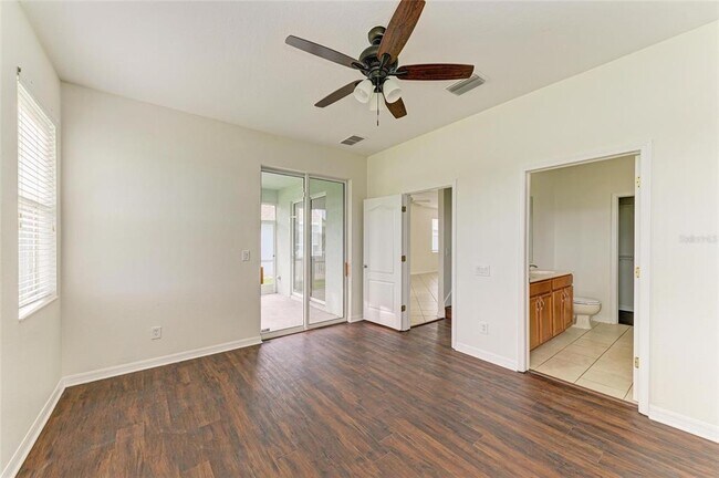 Building Photo - 15121 Searobbin Dr