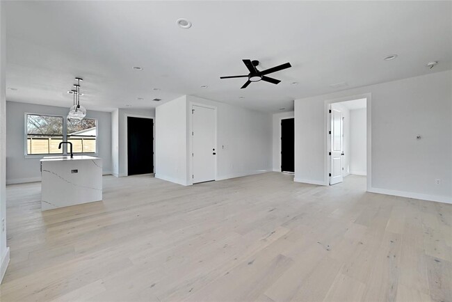 Building Photo - 8428 Hathaway Dr