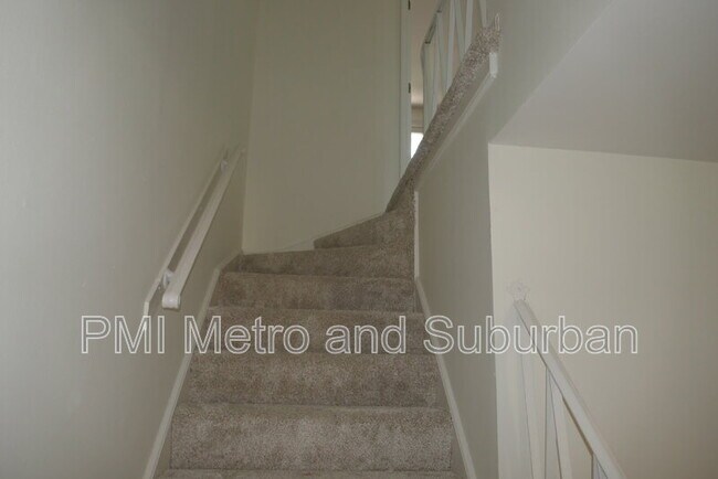 Building Photo - 5 E Judith Ann Dr