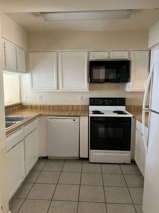 Building Photo - 11217 Briar Forest Dr