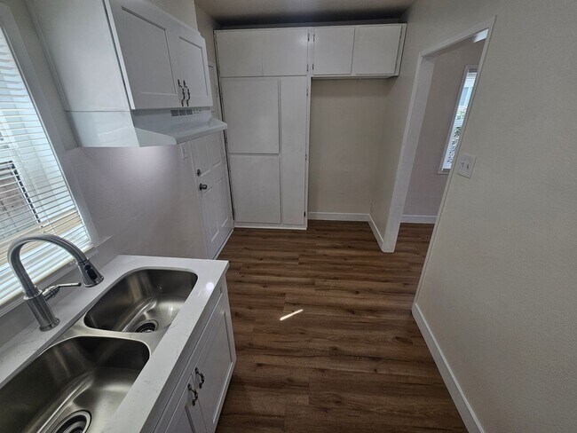 Building Photo - 171St