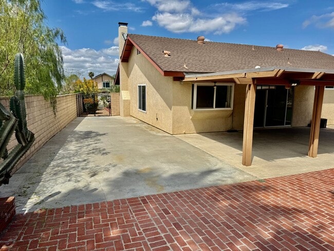 Building Photo - Nice Single Story Home