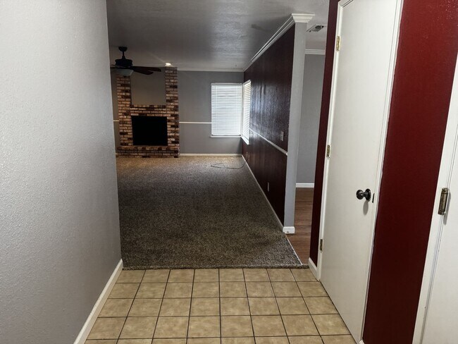 Building Photo - Charming Oakdale Home 3 bedrooms 2 bathrooms